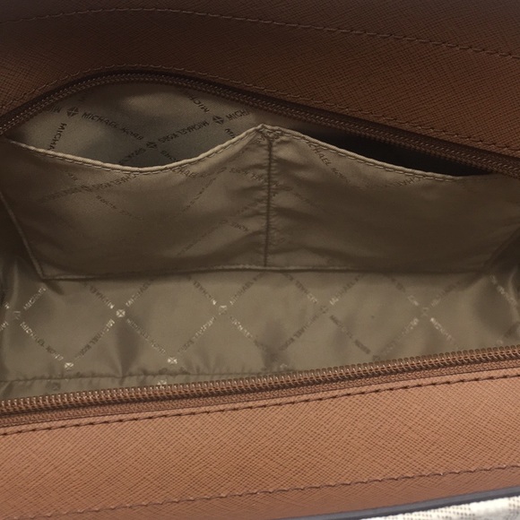 MICHAEL KORS LG CHAIN SHOULDER TOTE VANILLA - Picture 14 of 16